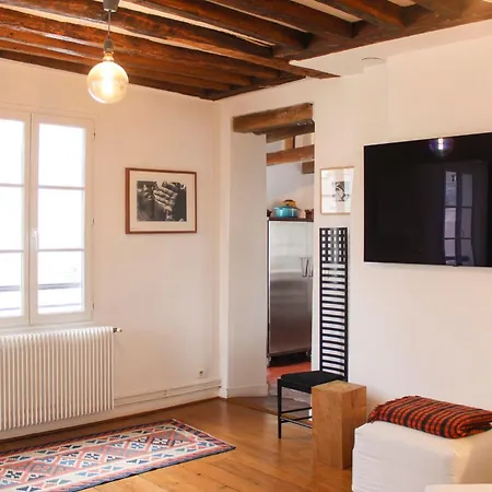 Atypical Cocoon With A View Of Apartman